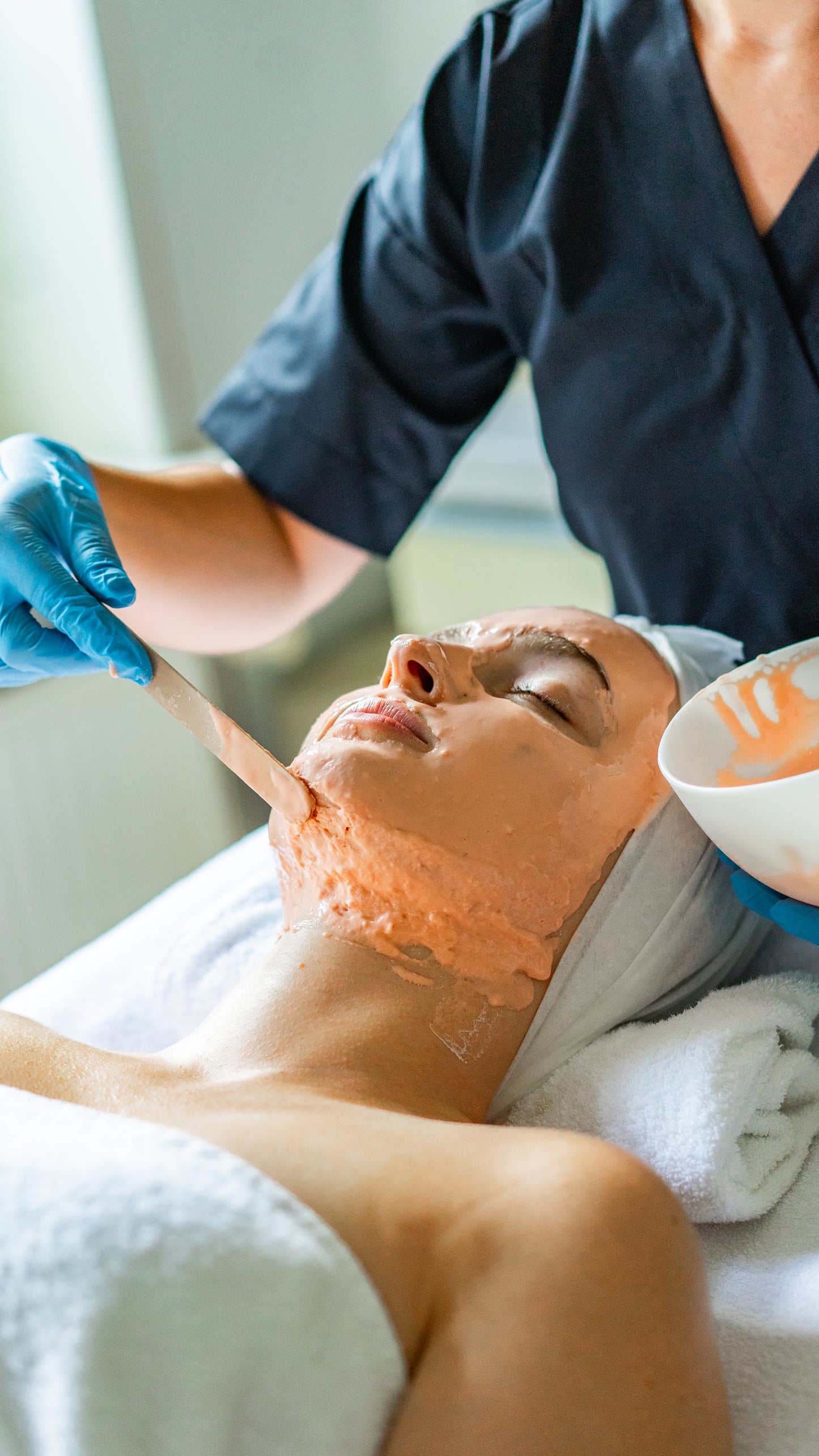 Hyaluro C-Peel – innowacyjny zabieg rozświetlająco-nawilżający z witaminą C