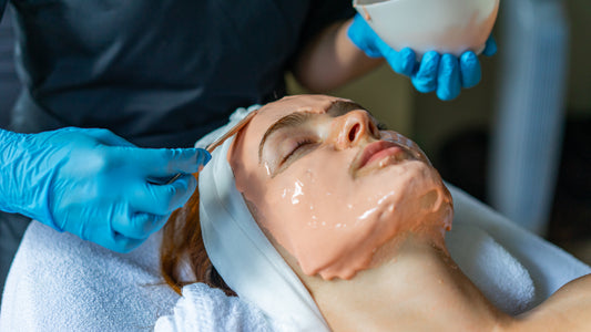 Hyaluro C-Peel – innowacyjny zabieg rozświetlająco-nawilżający z witaminą C